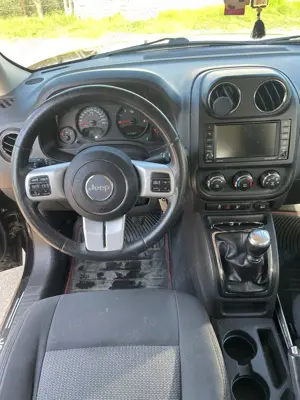 Ofer spre vanzare SUV Jeep Patriot 4×4 (4WD-Permanent), foarte bine intretinut tehnic, fabricat 2010