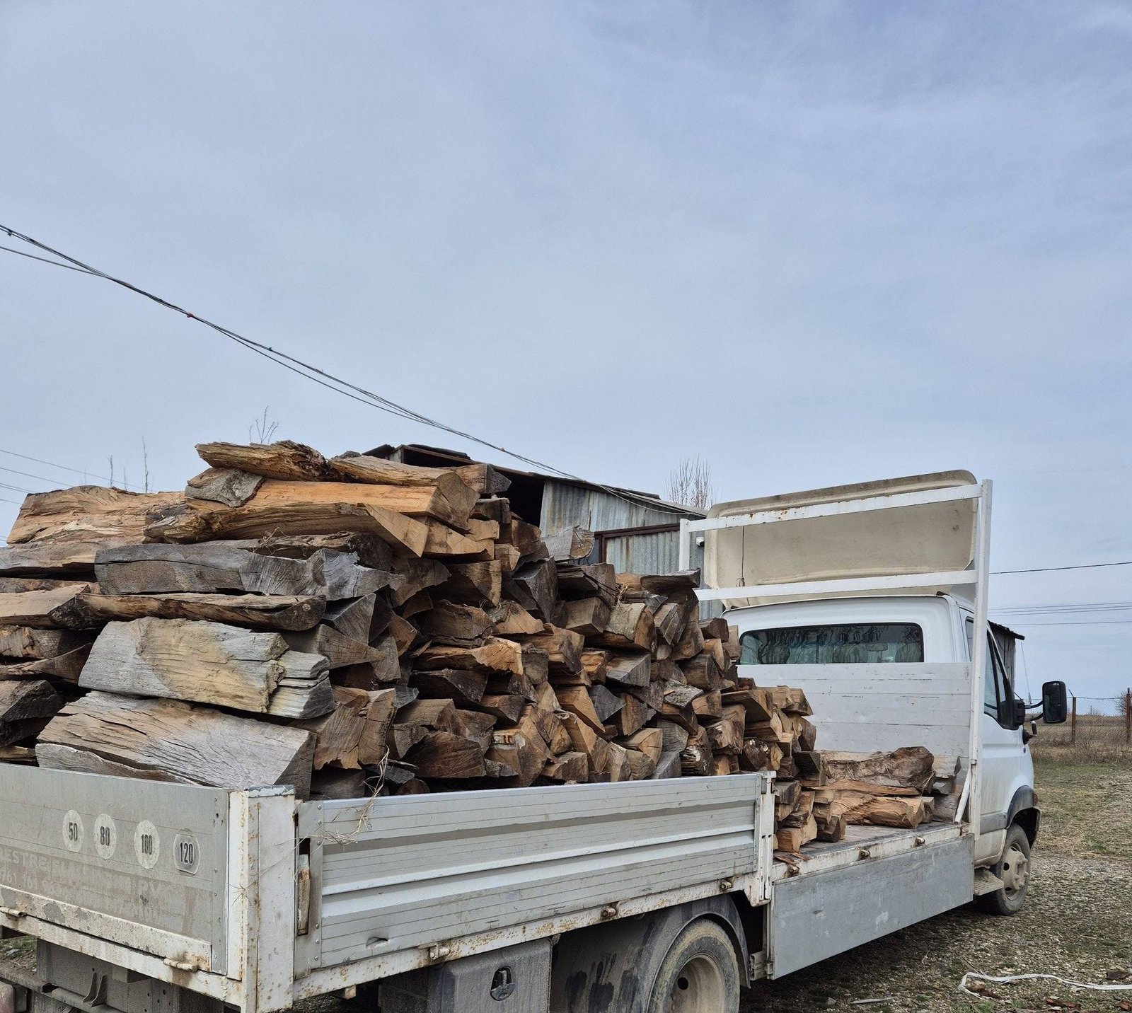 Vând paleți deșeuri brad și lemn de foc ✅️✅️✅️ 0721550322