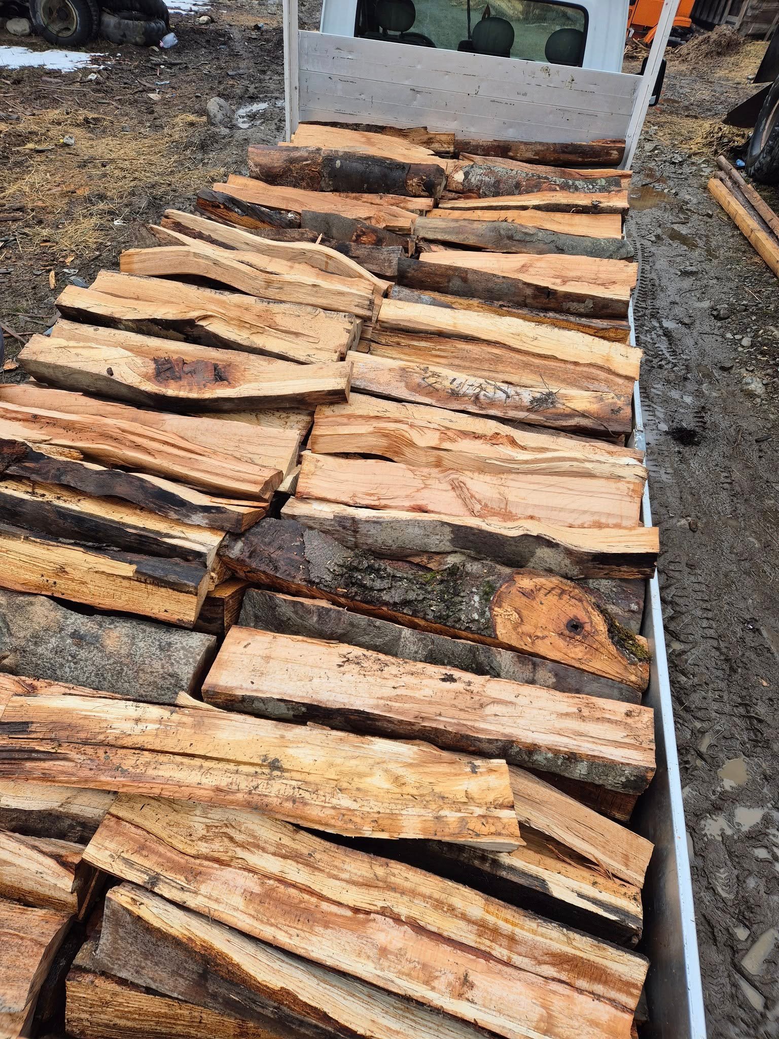 Vând paleți deșeuri brad și lemn de foc ✅️✅️✅️ 0721550322