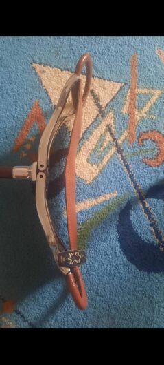 Vind scaun tip baston nou cu etichetă,piele de calitate 350 lei 0768292141