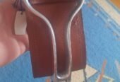 Vind scaun tip baston nou cu etichetă,piele de calitate 350 lei 0768292141