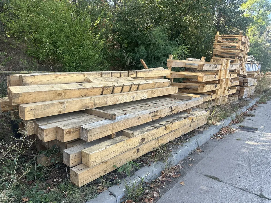 Vand Patrati/ dulapi/ lemn de foc foarte ieftin