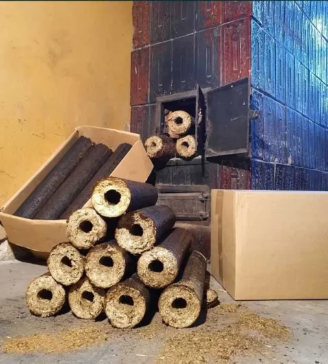 Brichete foc (paie,rapita) oferim transport