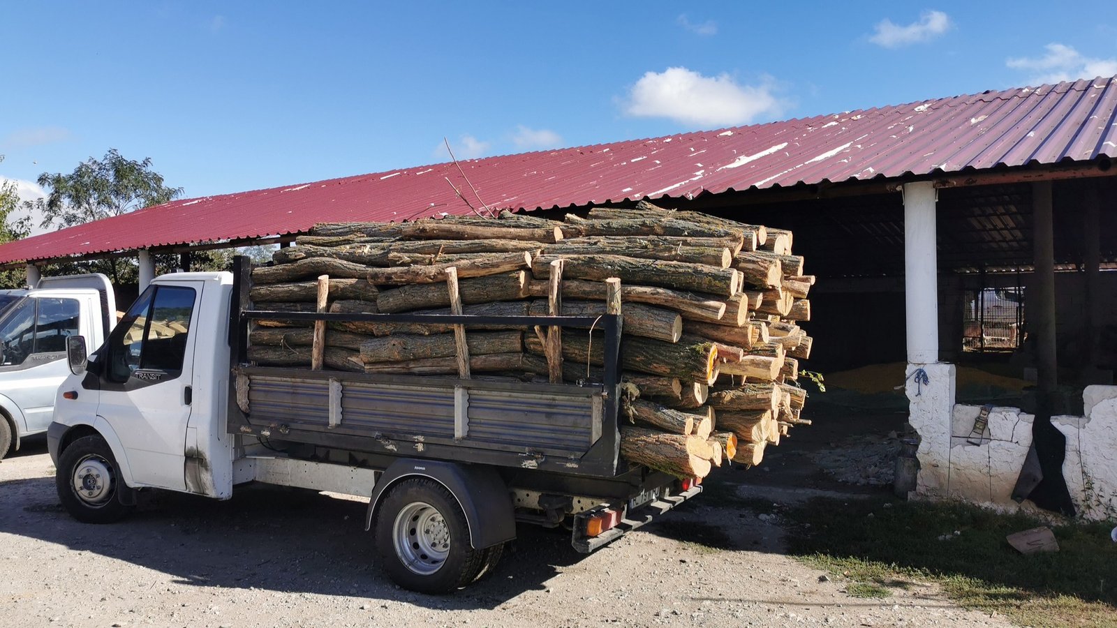 Vând lemn de foc calitate și cantitate în tot județul Constanța 0775329880
