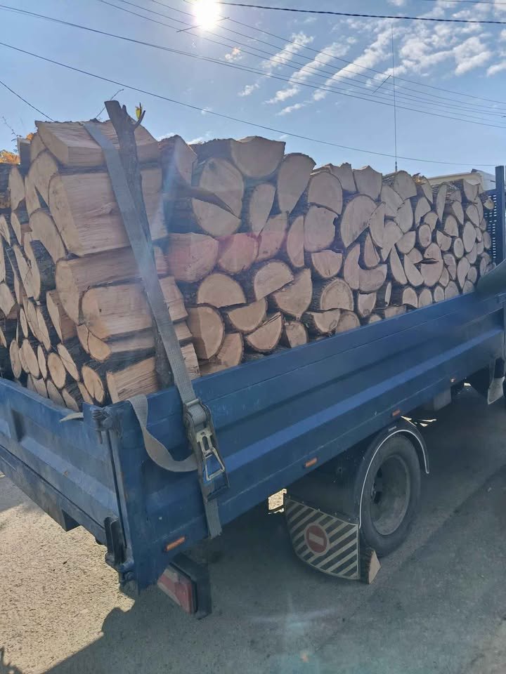 Aducem lemne de foc esență tare fag stejar frasin tăiată la dimensiunea dorita clientului detalii la tel 0754288503
