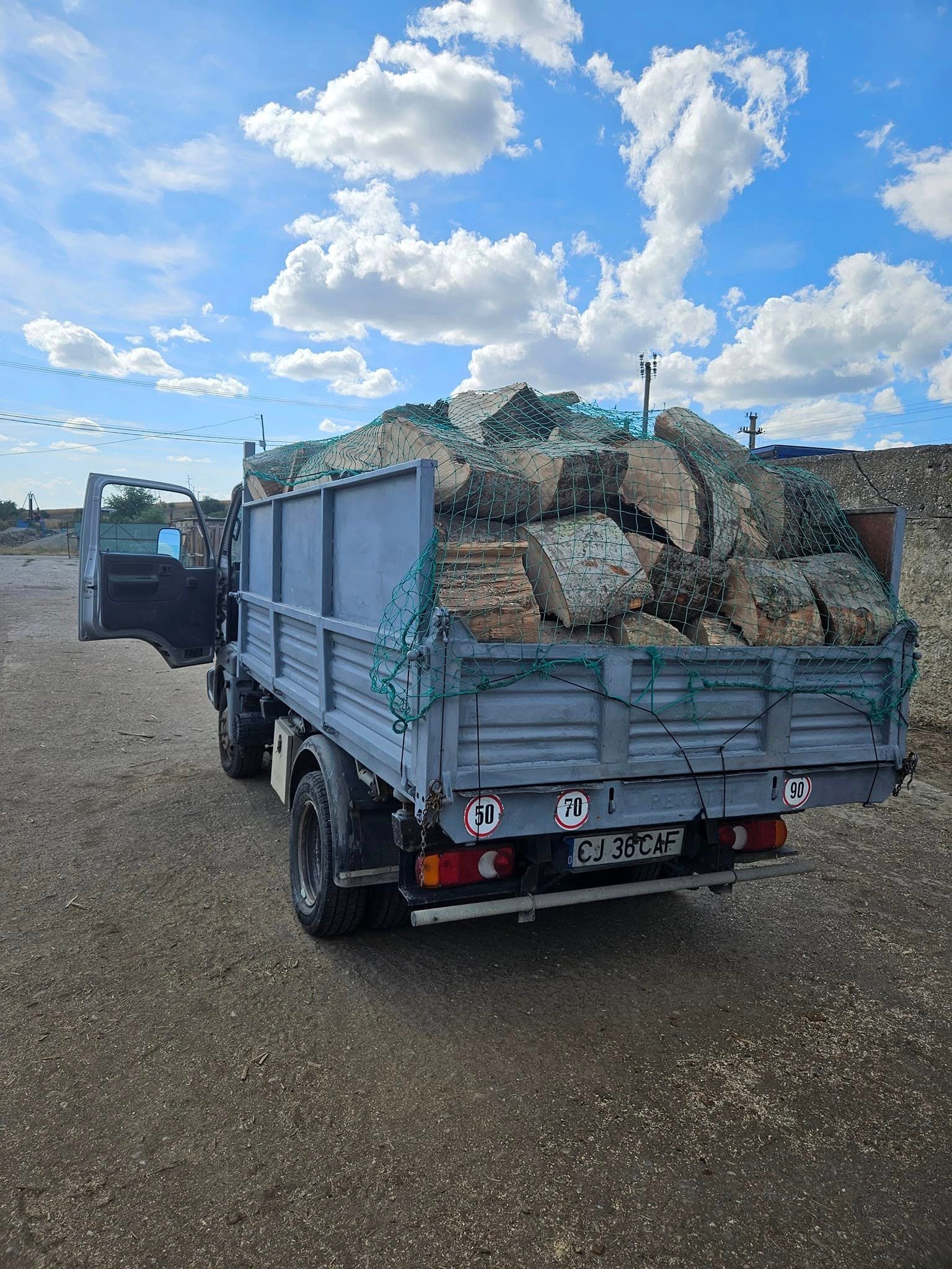 Lemn de foc FAG, preț 1900 de lei o camioneta incarcata cum se vede în poze. Telefon 0760791623