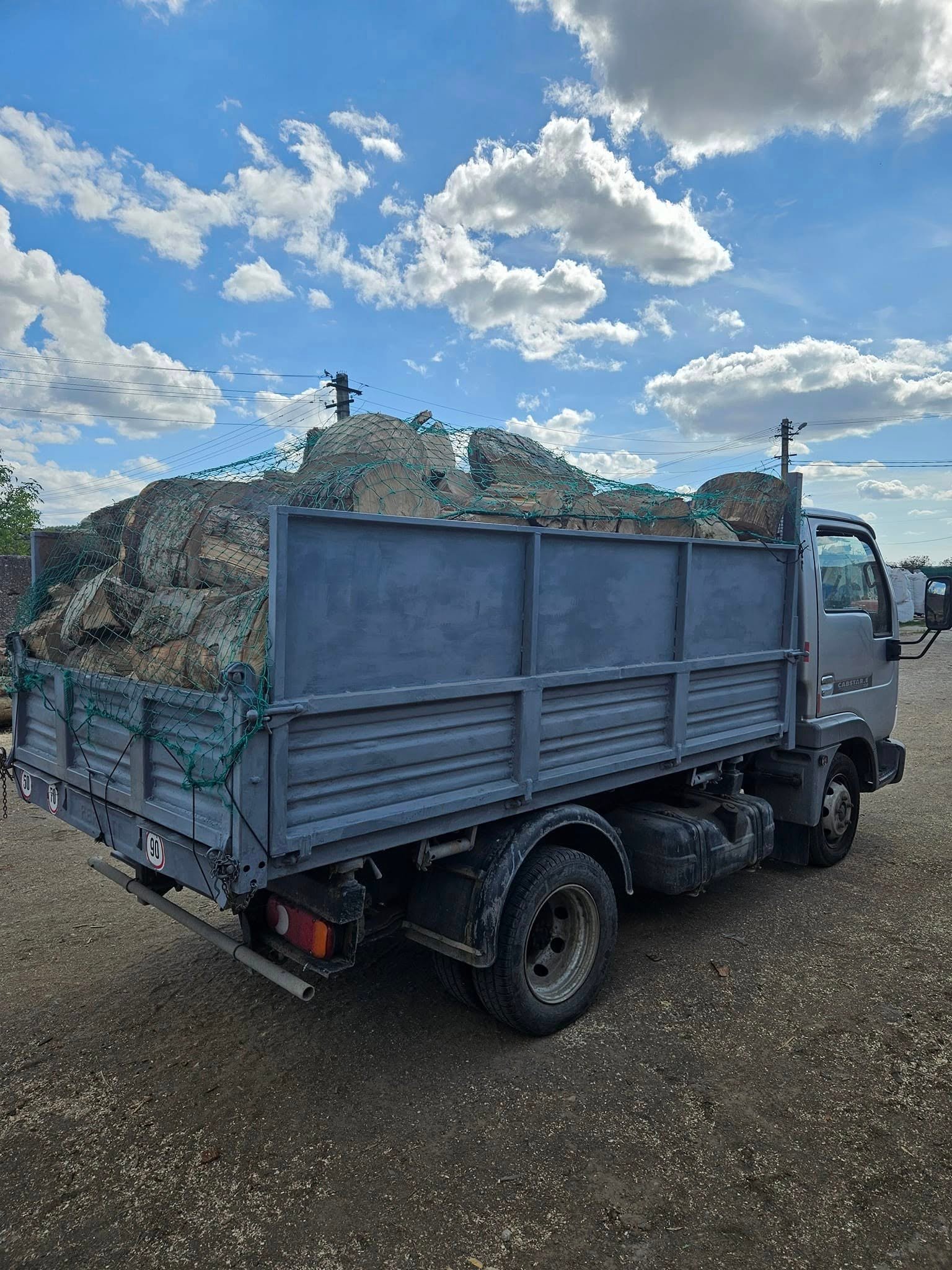 Lemn de foc FAG, preț 1900 de lei o camioneta incarcata cum se vede în poze. Telefon 0760791623