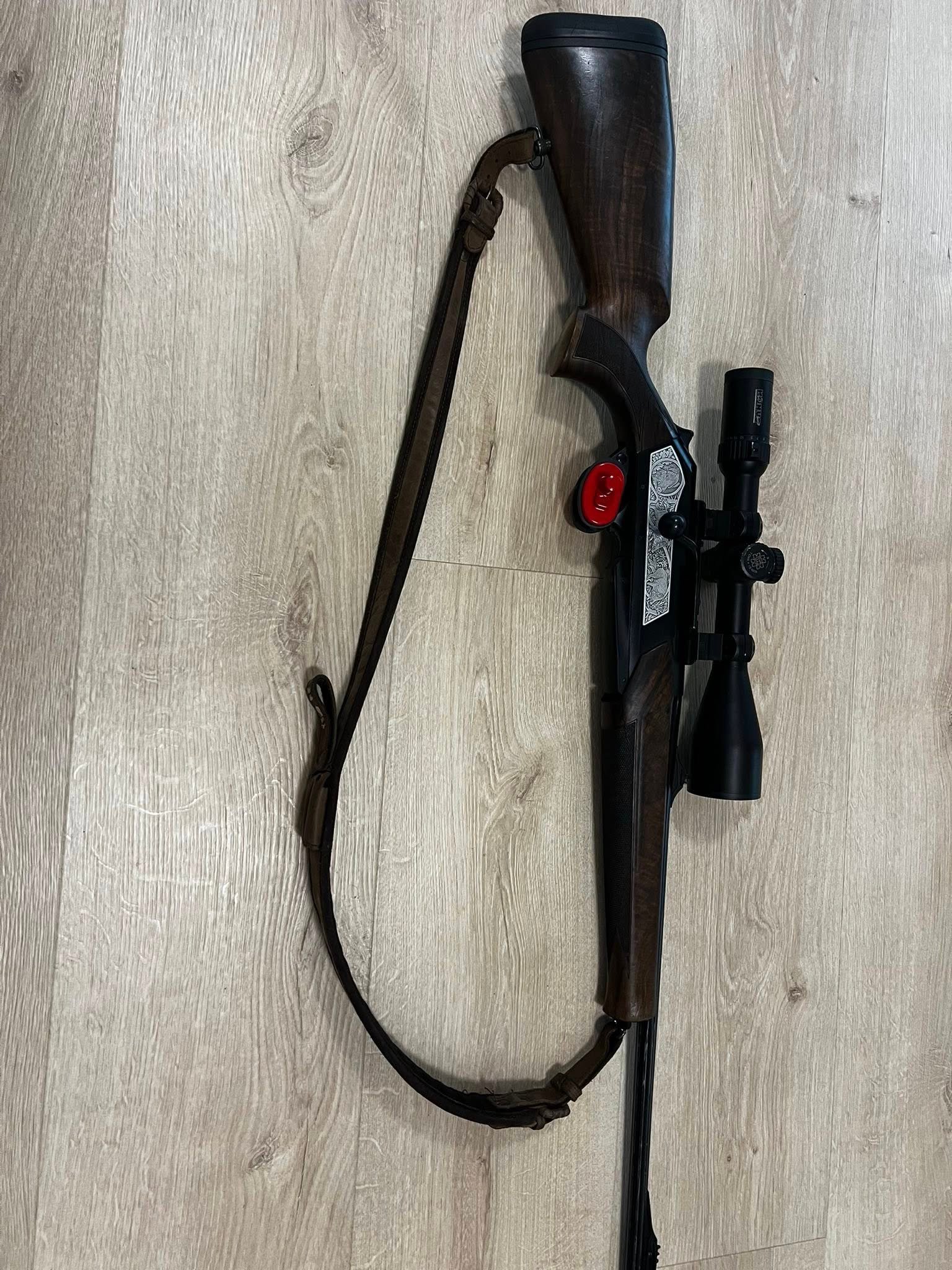 Se înstrăinează conform legii Fair prestige mixtă 9,3-74 , cal 12 Browning maral cal 30-06 + lunetă conux 3-14 Beneli semiautomată cal 30-06 Gamo hunting aer comprimat cal 5,5