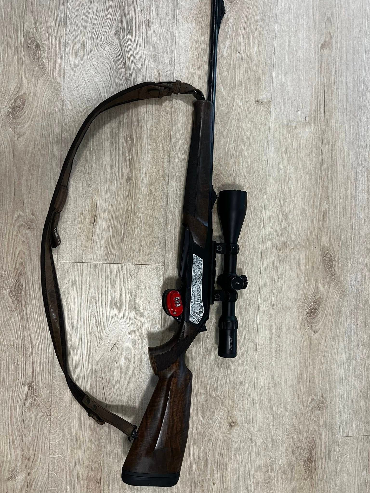 Se înstrăinează conform legii Fair prestige mixtă 9,3-74 , cal 12 Browning maral cal 30-06 + lunetă conux 3-14 Beneli semiautomată cal 30-06 Gamo hunting aer comprimat cal 5,5