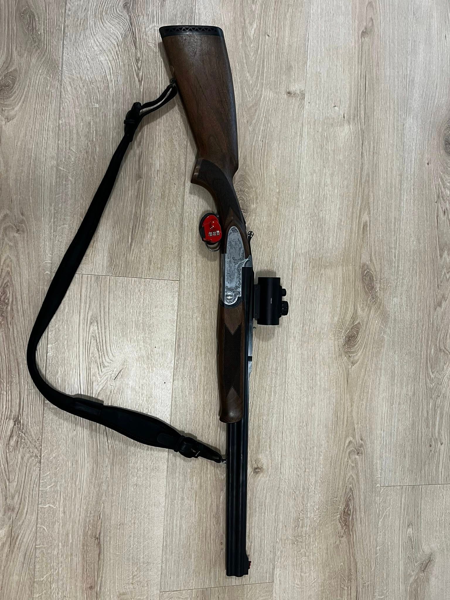 Se înstrăinează conform legii Fair prestige mixtă 9,3-74 , cal 12 Browning maral cal 30-06 + lunetă conux 3-14 Beneli semiautomată cal 30-06 Gamo hunting aer comprimat cal 5,5