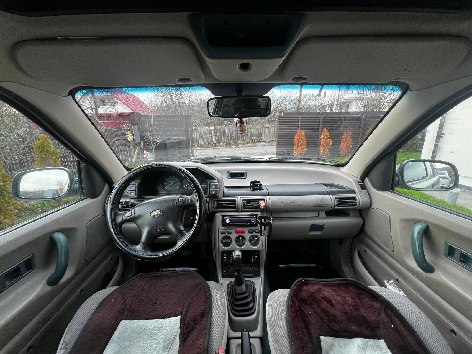 Mașina este în stare perfectă de funcționare , an 2001 , 2 uși , volan stanga