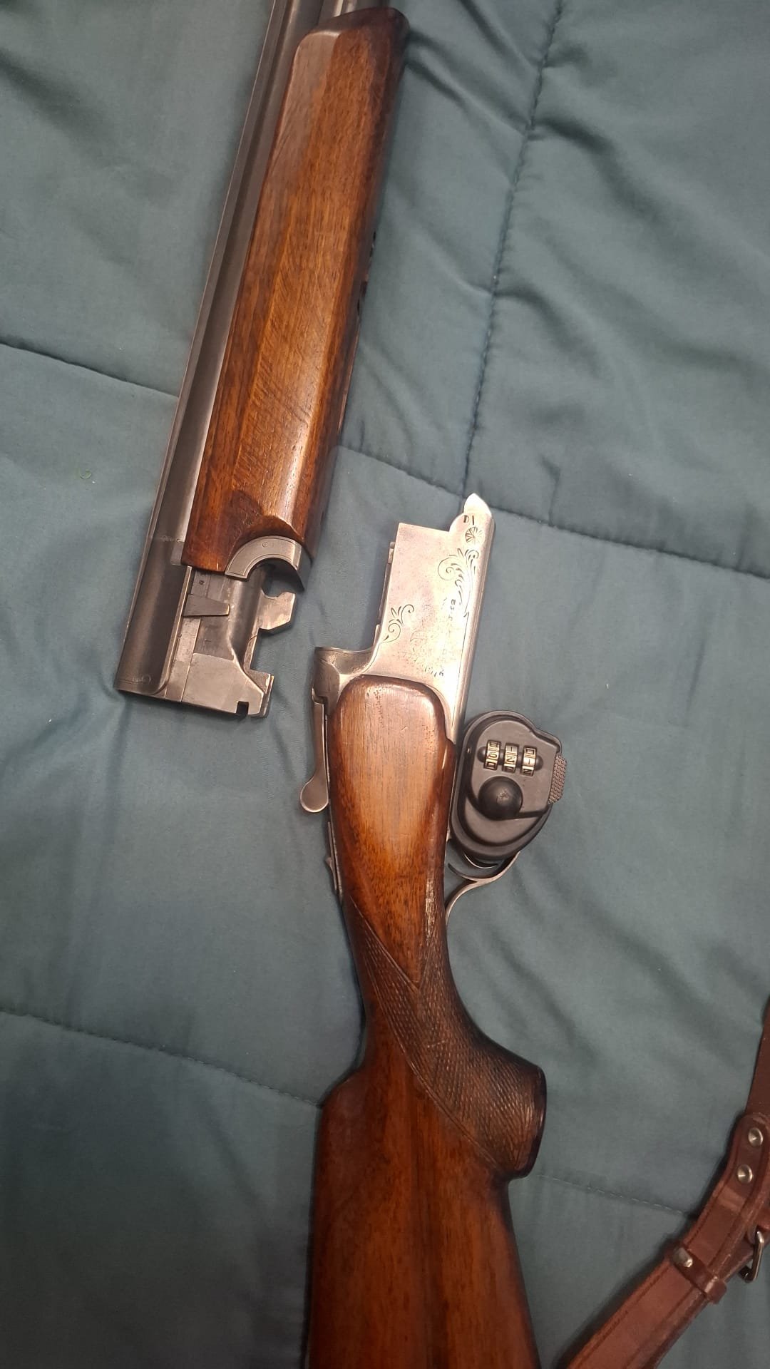 urgent isi cauta camarad