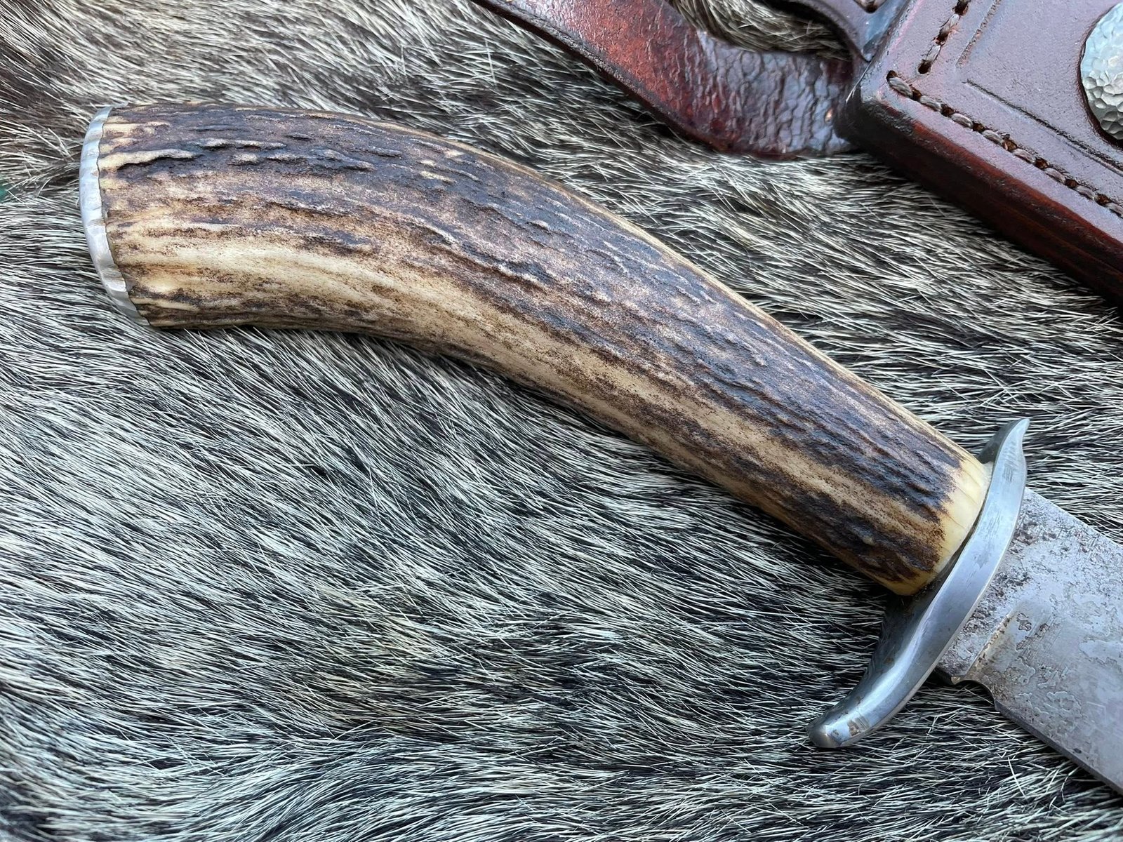 Cuțit vânătoresc, confecționat din oțel 1095 antichizat