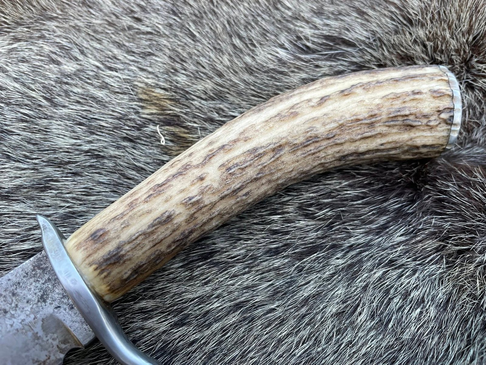 Cuțit vânătoresc, confecționat din oțel 1095 antichizat