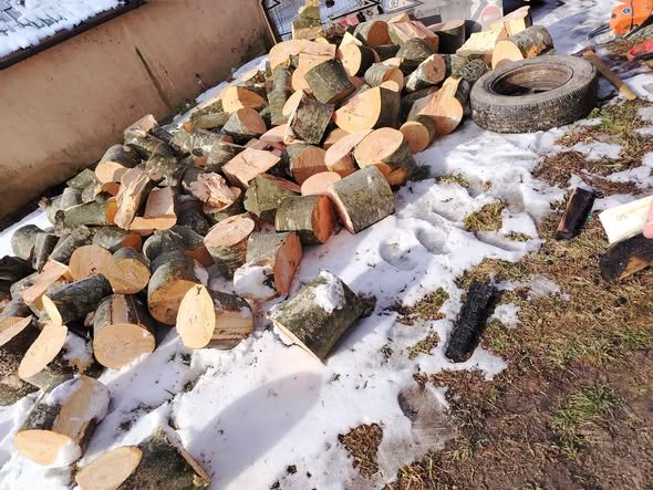 Vând lemne de foc fag pentru detalii sunați 0737112415