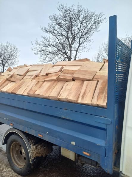 Aducem lemne de foc esență tare fag tăiate la dimensiunea dorita clientului detalii la tel 0754288503