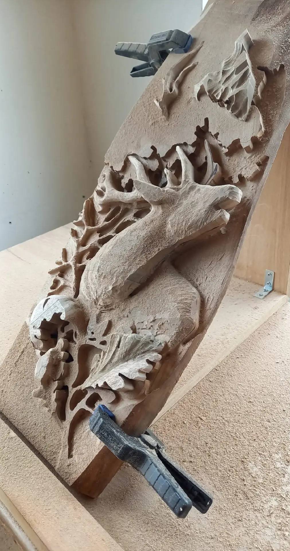 Buna ziua! Sculpturi vanatoresti realizate manual pt detali scrieti in privat!!!