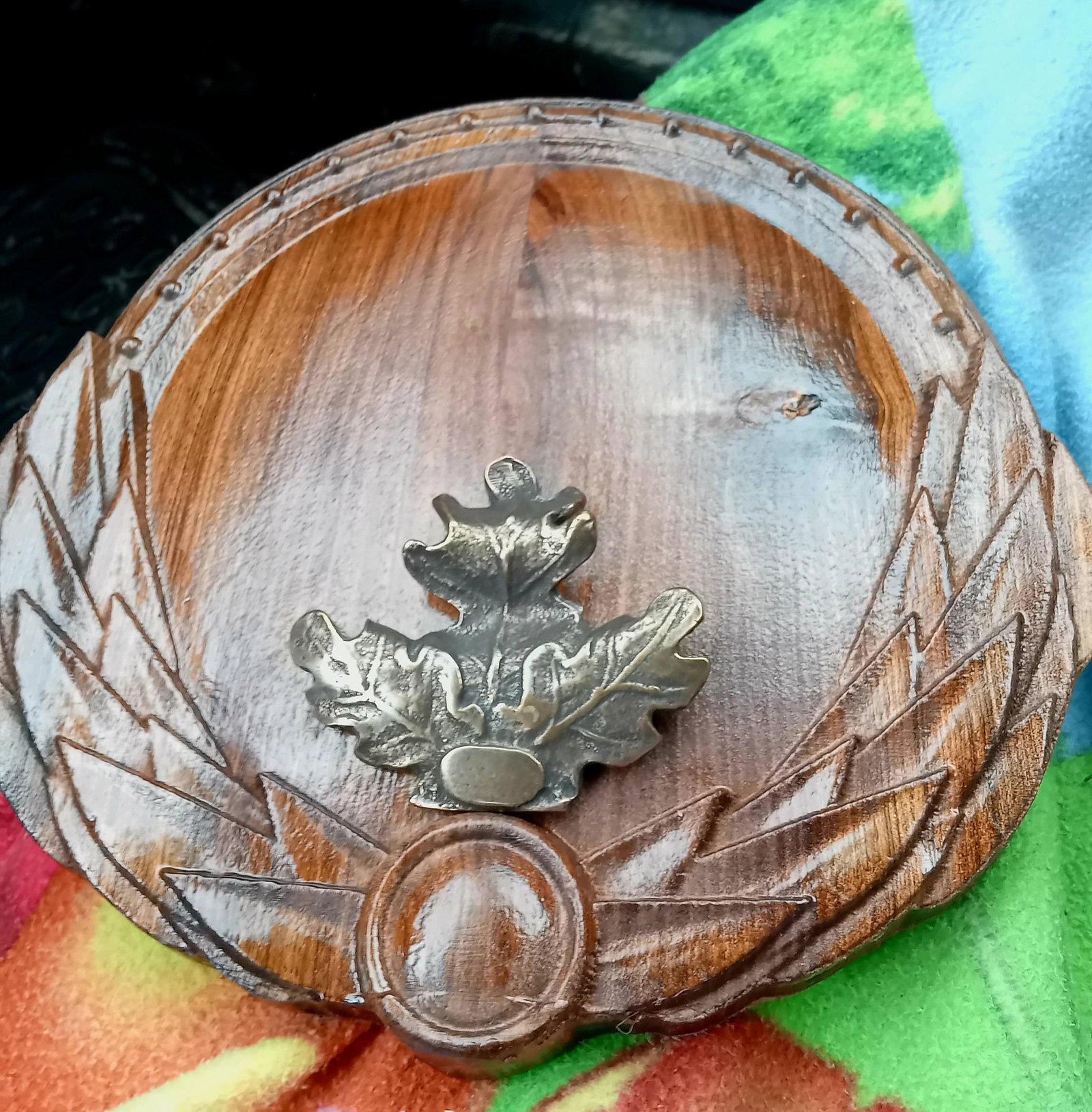 Panoplii pentru trofee de căprior, mistreț sculptate pe lemn de nuc natur