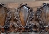 Panoplii pentru trofee de căprior, mistreț sculptate pe lemn de nuc natur