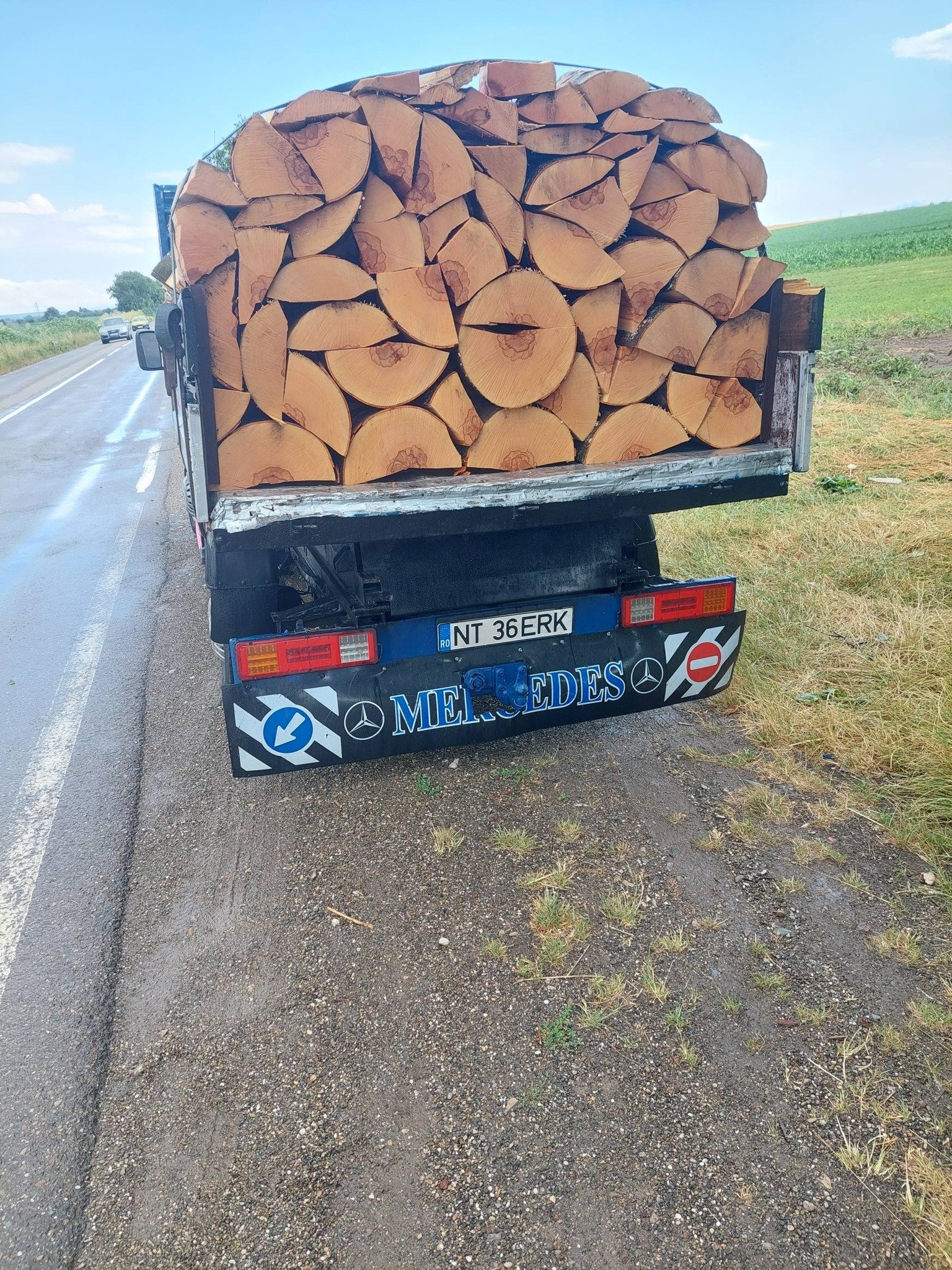 0726407224 VÂND LEMNE DE FOC ESENȚĂ TARE FAG TĂIATE LA DIMENSIUNEA DORITA TRANSPORT GRATUIT 550 lei metru cub detalii 0726407224