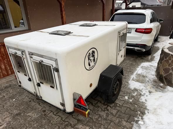 Se vinde remorca de caini cu 4 boxe 500€ pret fix care e interesat sa ma sune 0742219244 danke Share pleas !!