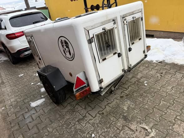 Se vinde remorca de caini cu 4 boxe 500€ pret fix care e interesat sa ma sune 0742219244 danke Share pleas !!