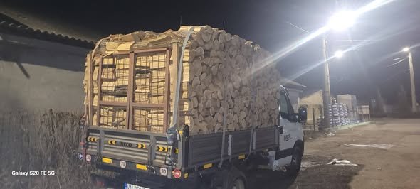 Lemne de foc fag uscat și salcâm pentru detalii sunați la 07266148755