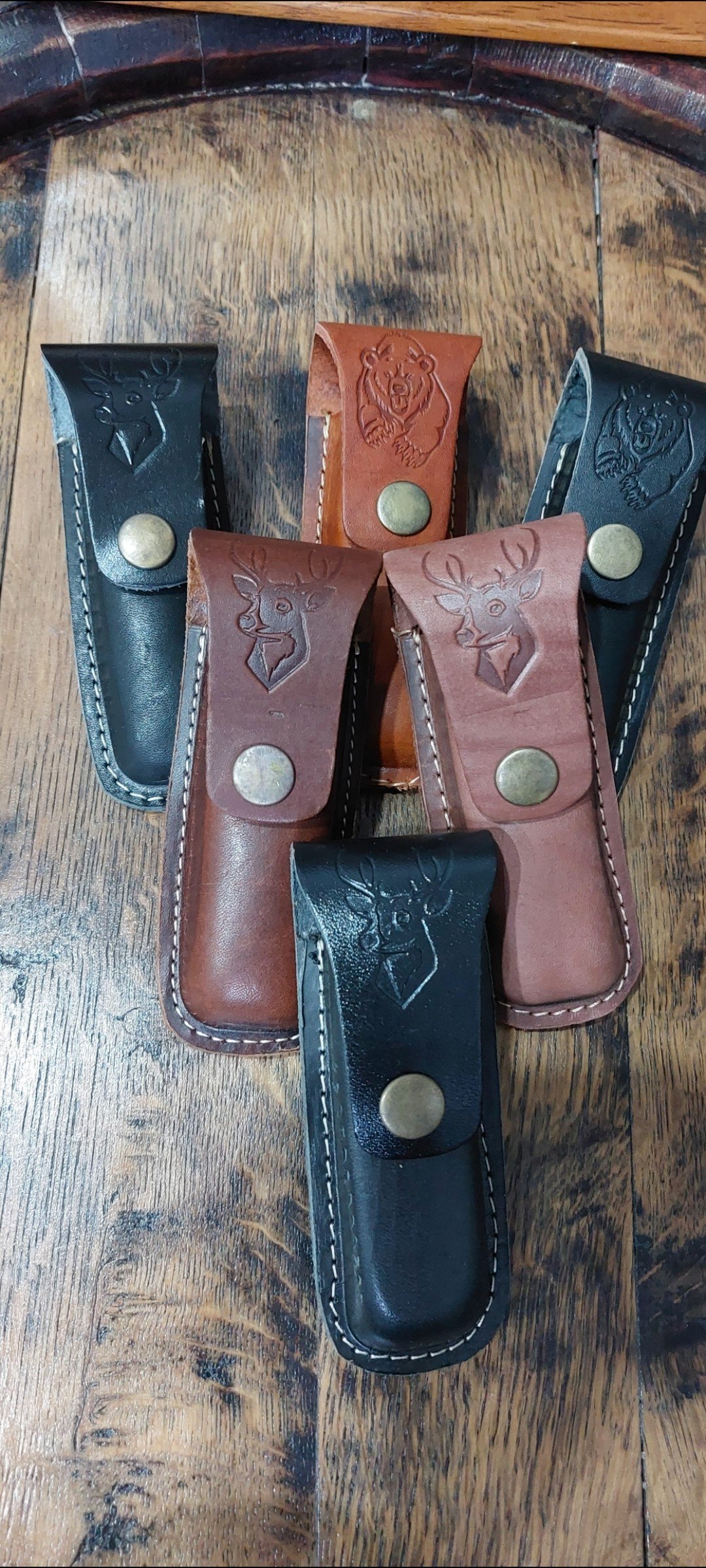 Briceag facut manual cu maner din corn de cerb 180 lei ,teaca briceag 40 lei,lant briceag 35 lei.