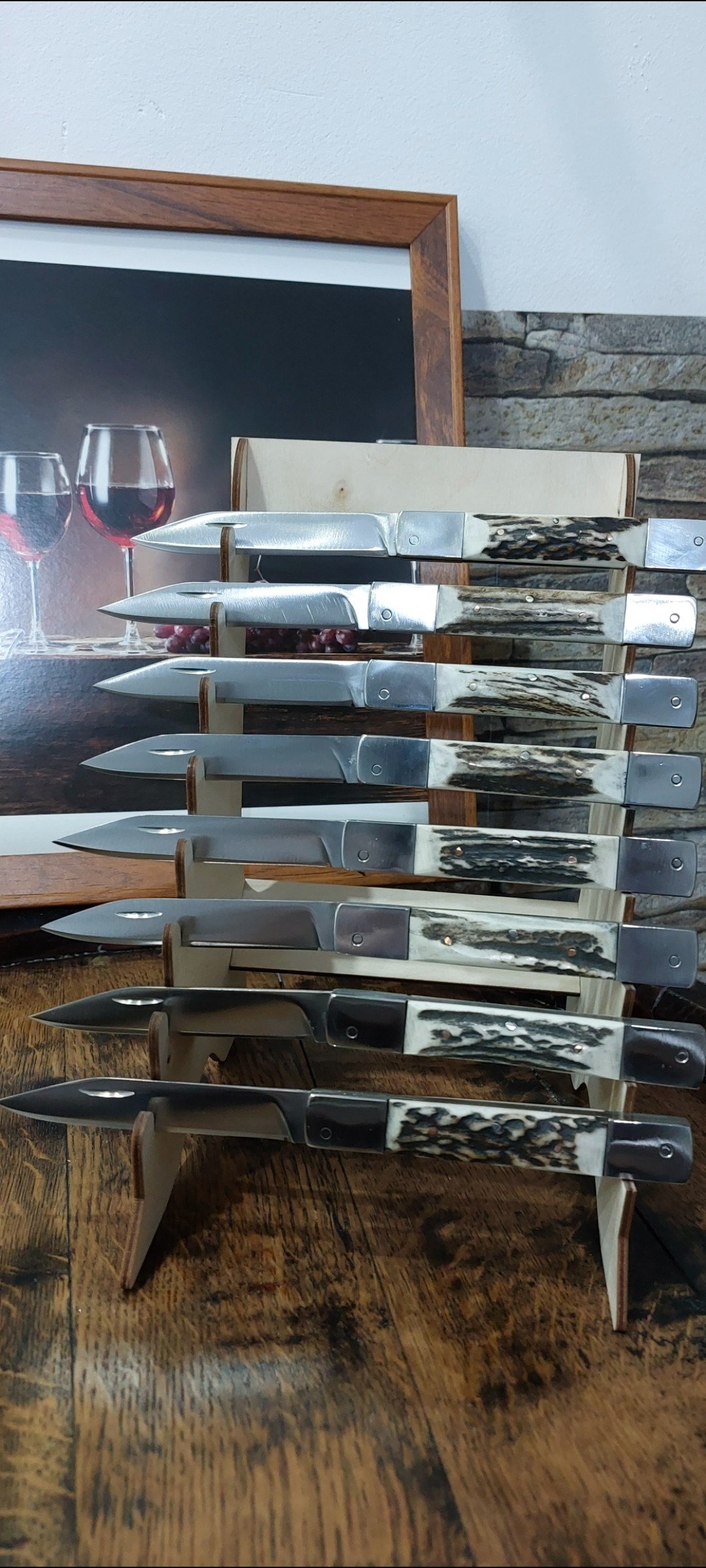 Briceag facut manual cu maner din corn de cerb 180 lei ,teaca briceag 40 lei,lant briceag 35 lei.