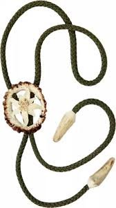 Stiti pe cineva cine sculpteaza cravata vanatoreasca din corn de cerb?