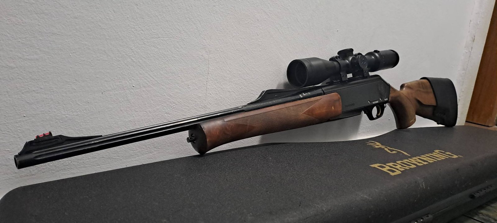 Semiautomata Browning Long Trac Hunter Nero Fluted, in calibrul 300