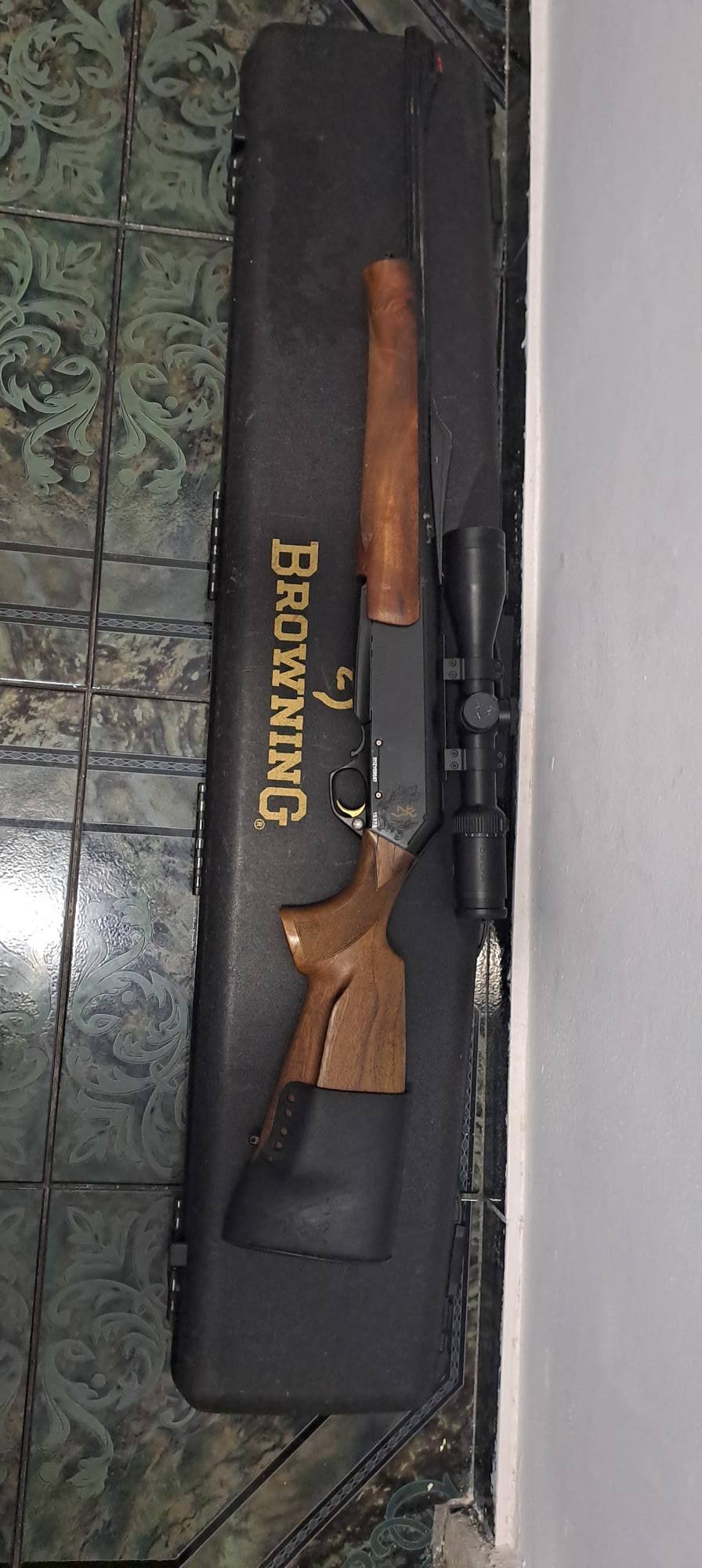 Semiautomata Browning Long Trac Hunter Nero Fluted, in calibrul 300