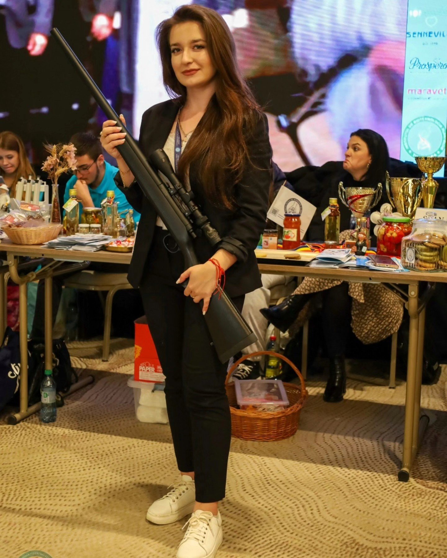 Ana-Maria Micuci Mi-am luat pusca si-am plecat