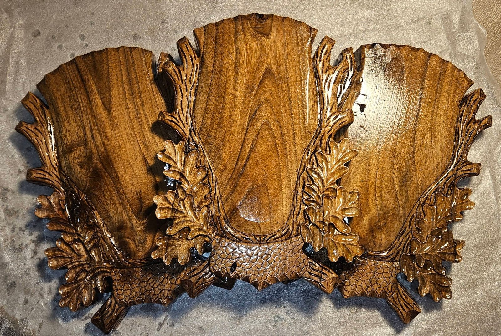 Panoplii vânătorești din lemn de nuc pentru prezentare trofeu căprior