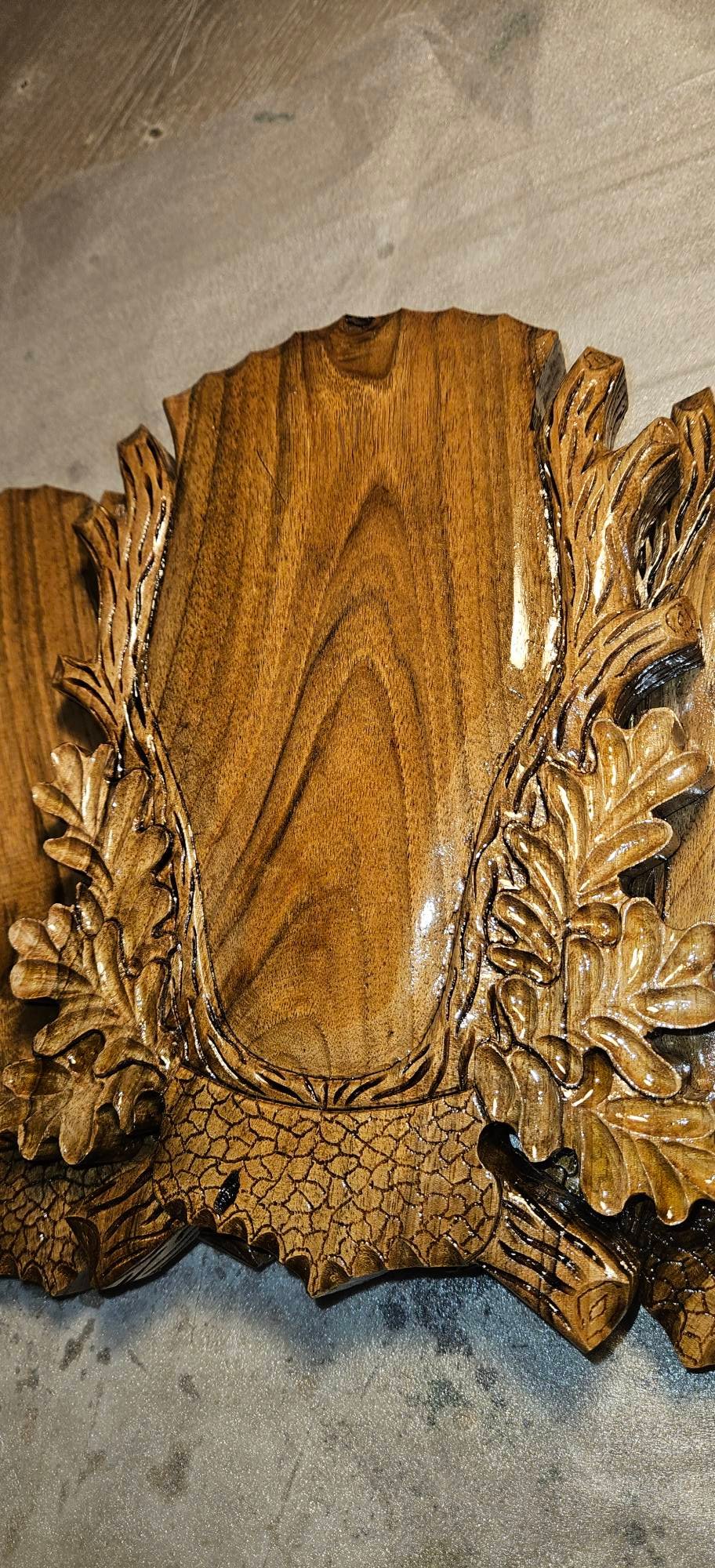 Panoplii vânătorești din lemn de nuc pentru prezentare trofeu căprior