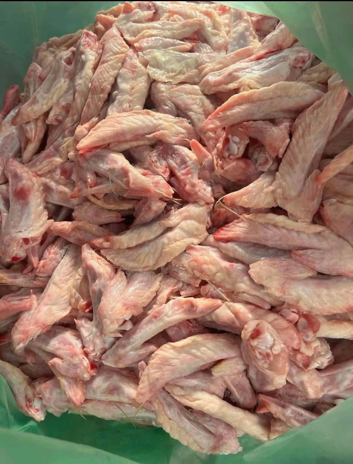 Hrană pentru câini(oase de la pulpă, vârfuri de aripi,tocătură,spate de pui,oase de la piept), doar de pui