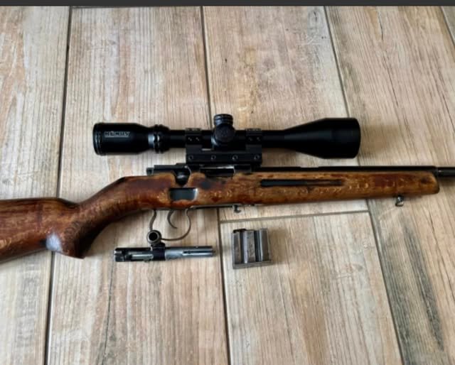 Salutare! Caut o șina (adaptor) pentru pușca din imagine