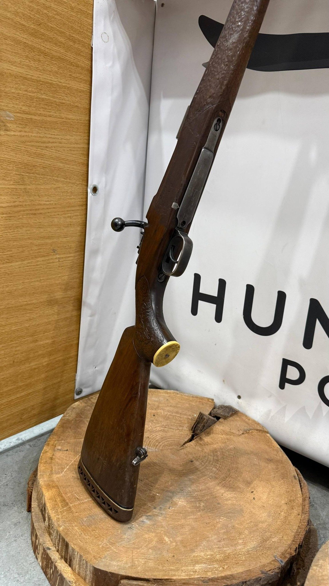 Vând arma de vânătoare ZB cal. 8×57. Pret 100eur. Tel.0744775523