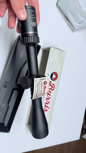 Aimpoint H34S – 3000 lei