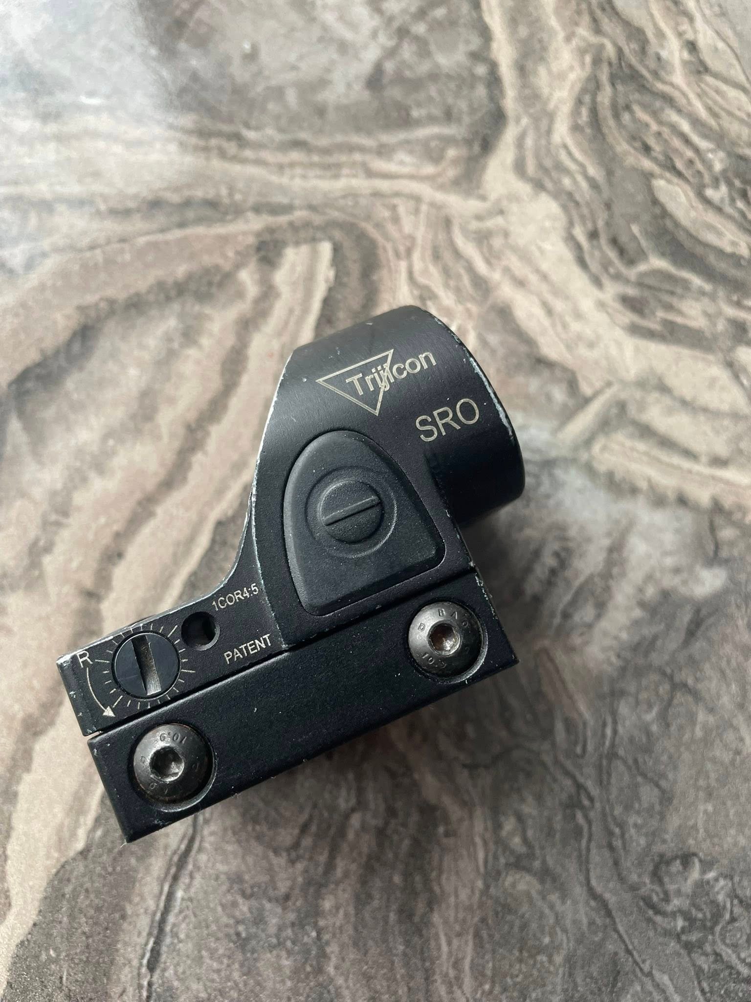 Se vinde redot Trijicon SRO 2.5 MOA Spec