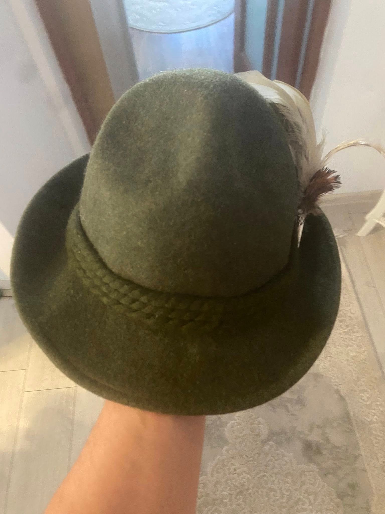 Vând pălărie vânător mărime 56,preț 150 lei