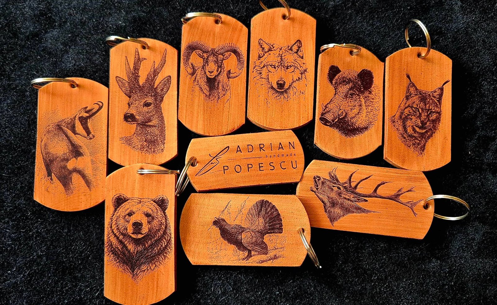 Brelocuri vanatoresti gravare pe piele, personalizate