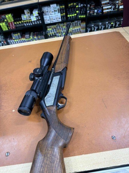 Vând semiautomată Browning BAR Zenith cal. .300 Win Mag + lunetă Blaser 2-12×50 IC