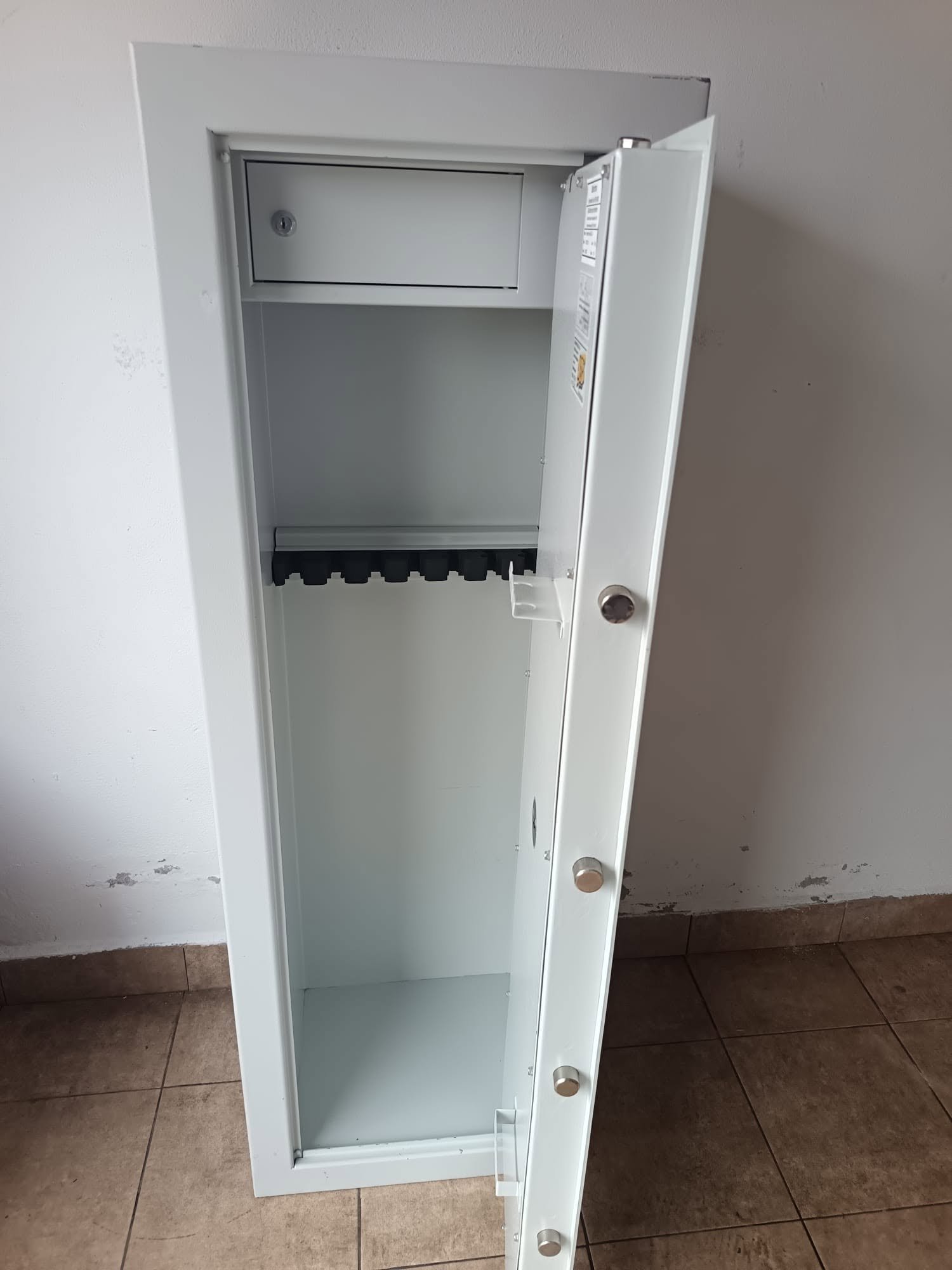 VAND rastel HARTMANN TRESORE pentru 6 arme de vânătoare!