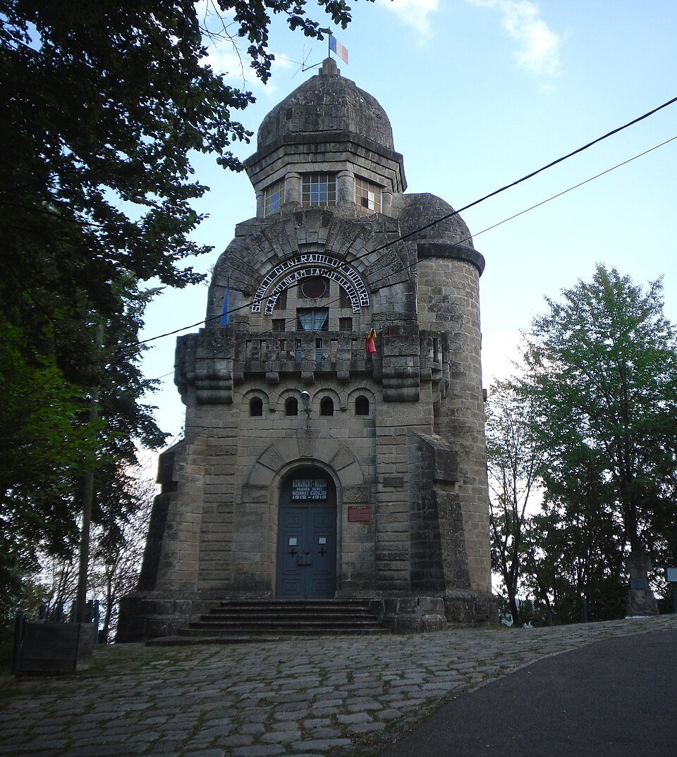 Monumentul Eroilor de pe Măgura Ocnei